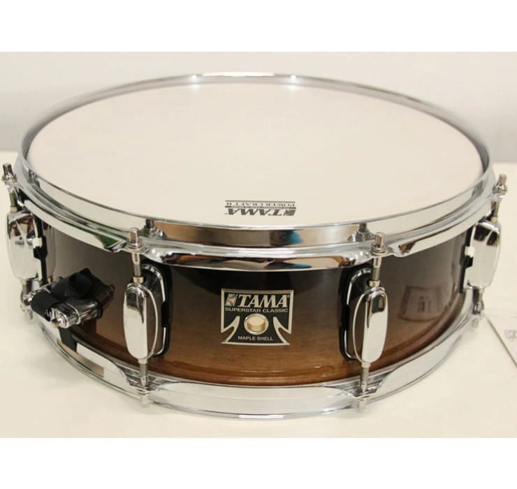 Tama Superstar Classic CLS145-CFF, redoblante de 14 × 5 pulgadas en Coffee Fade, vista frontal.