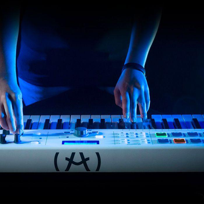 Controlador Arturia Keylab Essential 49 230521 - The Music Site