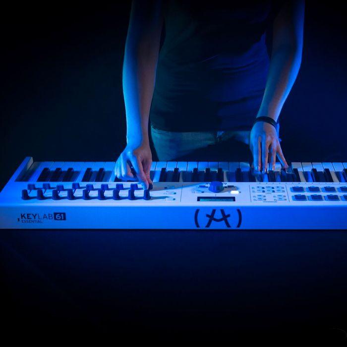 Controlador Arturia Keylab Essential 61 230531 - The Music Site