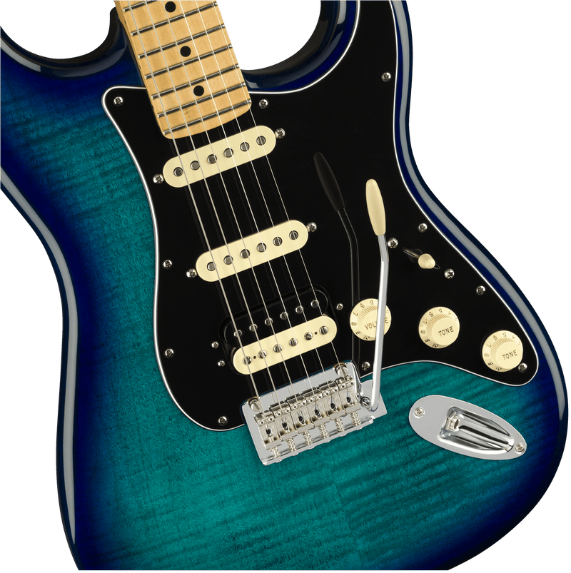 Guitarra Electrica Fender Player Stratocaster® de edición limitada HSS Plus Top, diapasón de arce, Blue Burst 0140218573 - The Music Site
