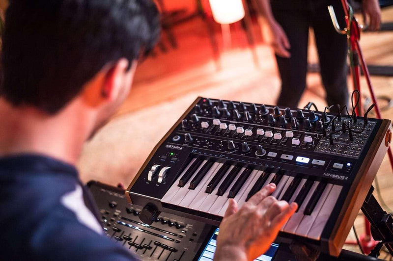 Sintetizador Arturia Minibrute 2 Noir 531003 - The Music Site
