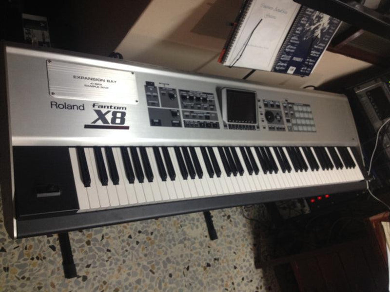 Sintetizador Roland Fantom X8 - The Music Site