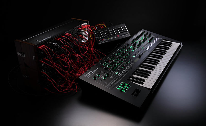Sintetizador Roland System-8 - The Music Site